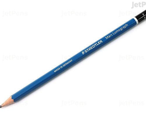 Staedtler Mars Lumograph 100 Lapiz de Grafito Hexagonal - Mina F Ultrarresistente de 2mm - Madera de Bosques Sostenibles - Caja de 12 ud